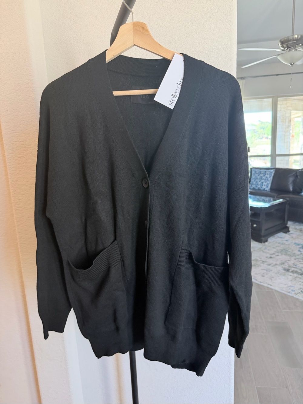 Stellae Dux Black V-Neck Pocket Cardigan L orig. $168
